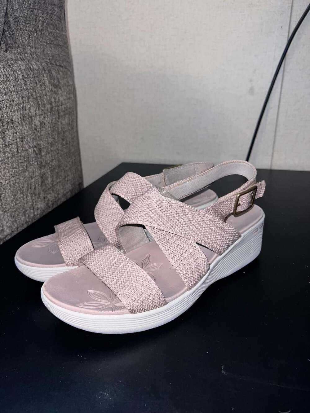 Skechers Women's MOC Luxe Foam Wedge Sandals Size 10